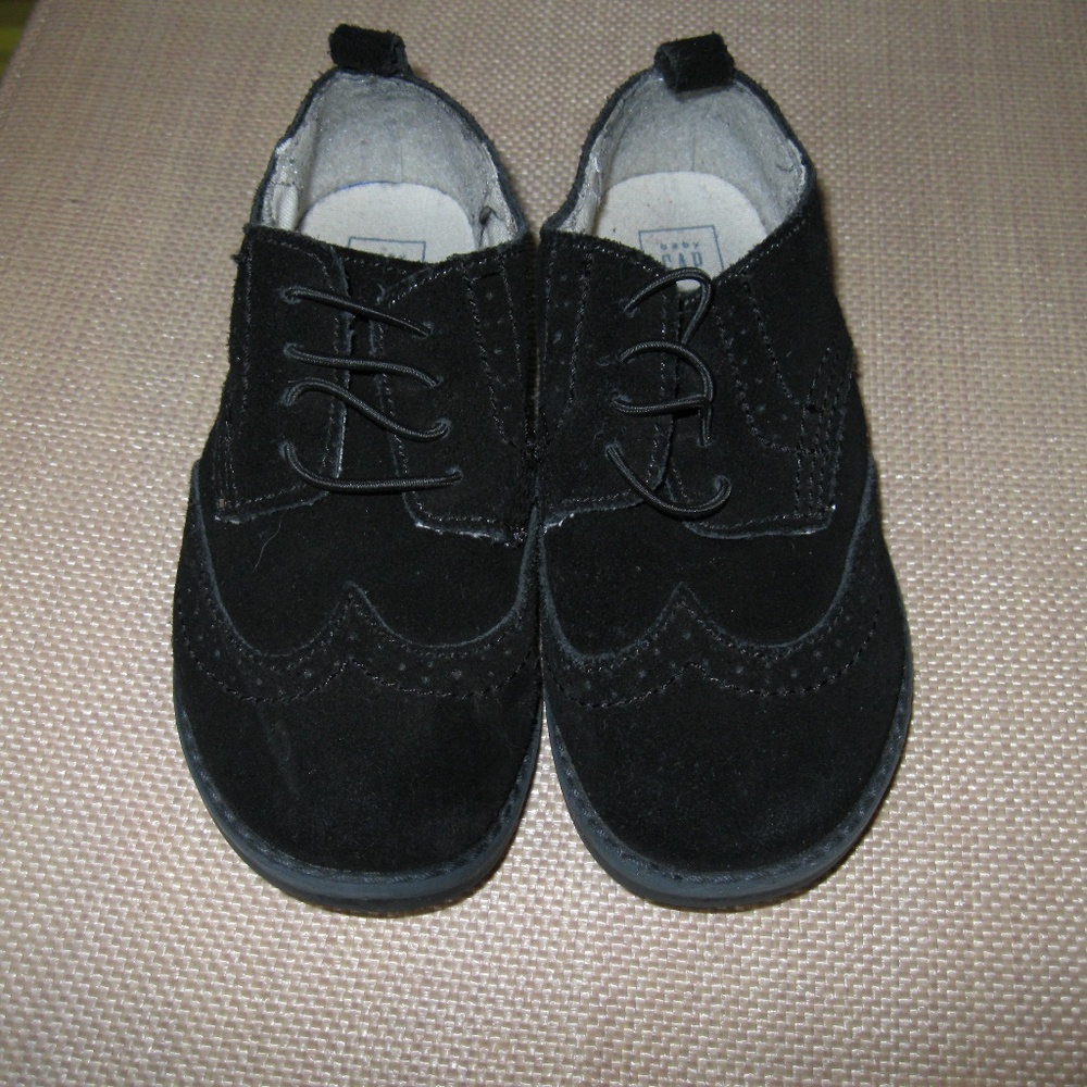 Gap wingtip dress shoes